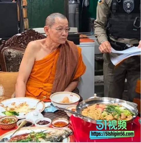泰国泽度金创牌人 阿赞初 被捕还俗!涉侵占寺庙9200万泰铢 僧舍搜出与女信徒普尼娅威私密视频 14 泰国泽度金创牌人 阿赞初 被捕还俗!涉侵占寺庙9200万泰铢 僧舍搜出与女信徒普尼娅威私密视频 14