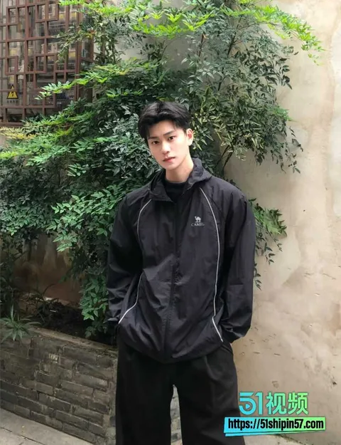 武汉体育学院男大 王政 约炮骚货少妇!黑丝真空肥奶蹭胸肌 跪地猛吸撕大鸡巴直捅子宫 白浆射满肥臀 9 武汉体育学院男大 王政 约炮骚货少妇!黑丝真空肥奶蹭胸肌 跪地猛吸撕大鸡巴直捅子宫 白浆射满肥臀 9