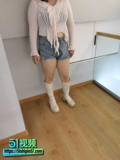 姑姑穿白色长靴超短裤看演唱会 被陌生人在厕所猛插半小时内射 侄子知道后愤怒内射报复! 8 姑姑穿白色长靴超短裤看演唱会 被陌生人在厕所猛插半小时内射 侄子知道后愤怒内射报复! 8
