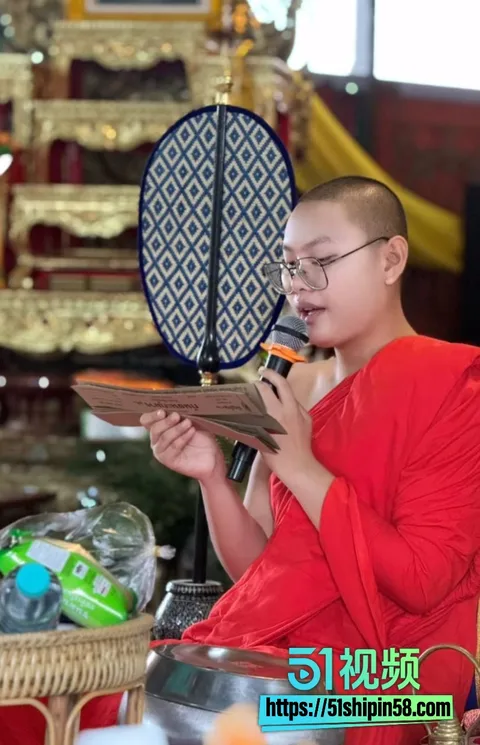 泰国眼镜僧提纳蓬一年连升两级 难府副僧长变清迈住持 被搞视频流出 网友评论 披着黄袍的饿鬼! 27 泰国眼镜僧提纳蓬一年连升两级 难府副僧长变清迈住持 被搞视频流出 网友评论 披着黄袍的饿鬼! 27
