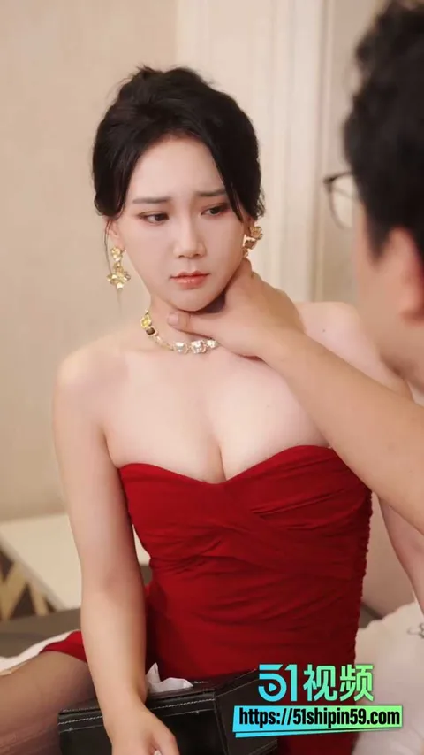擦边短剧 我的租客是千金大小姐 全网疯传 陈梓晴小张星颖大尺度短剧 成人午夜未删减版! 11 擦边短剧 我的租客是千金大小姐 全网疯传 陈梓晴小张星颖大尺度短剧 成人午夜未删减版! 11